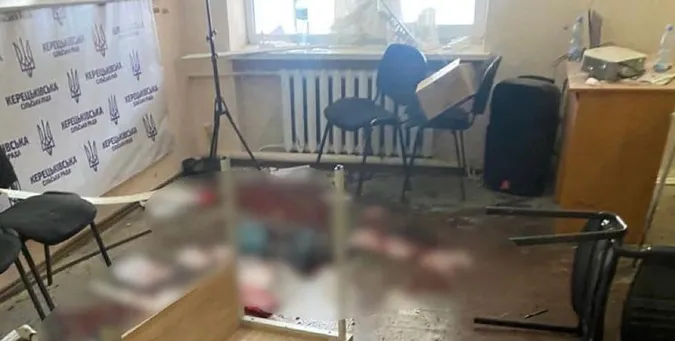 На Закарпатті депутат підірвав бойові гранати під час сесії сільради (фото, відео 18+)