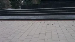 У Луцьку з обеліска на меморіалі сипляться плити (фото)