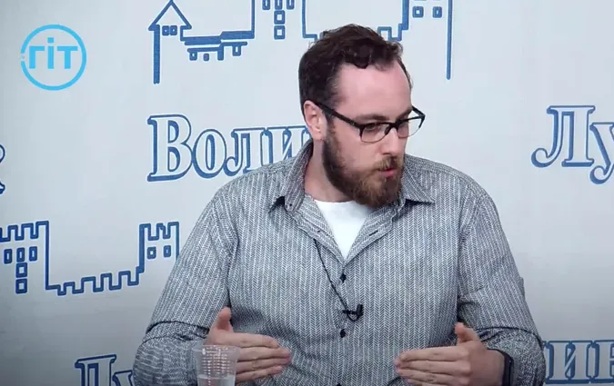 «Об'єднувати формати - це круто»: чому бібліотекам варто ставати ще й кав'ярнями чи хабами (відео)
