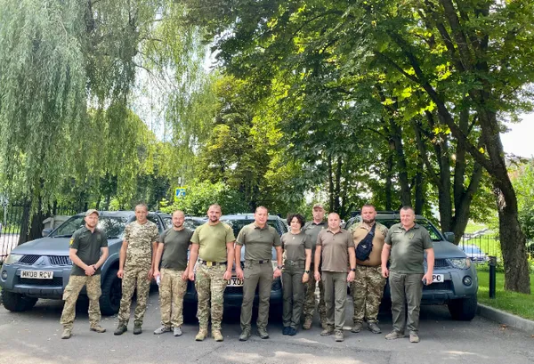 Автівки, обладнання, техніка: волонтери з Латвії і волинські лісівники спільно допомагають ЗСУ (фото)