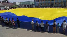 На Волині розгорнули найбільший в Україні державний прапор (фото)