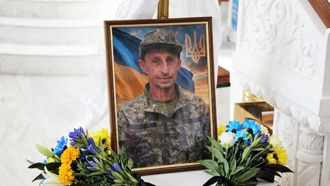Повернувся «на щиті» після двох років надії: на Волині попрощалися з воїном Олександром Гринчуком (фото)