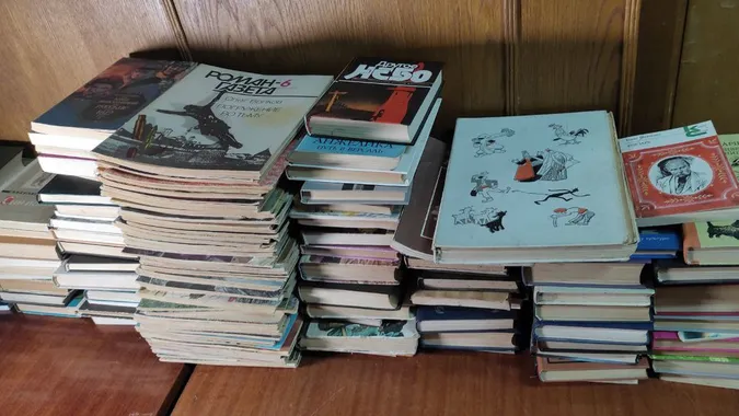 Волиняни здали на макулатуру дві тонни книг російською мовою (відео)