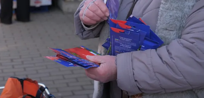 На луцькому ринку – аншлаг: товар розгрібають пачками (відео)