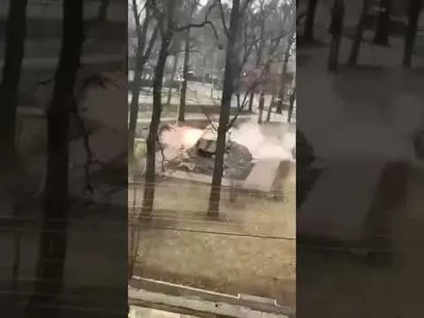У Бучі під Києвом тривають бої, колона ворога проривається до столиці (відео)
