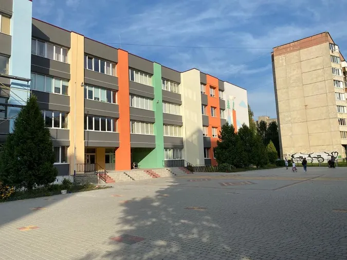 Яскраво і зі смаком: як виглядає новий фасад 26 школи (фото)