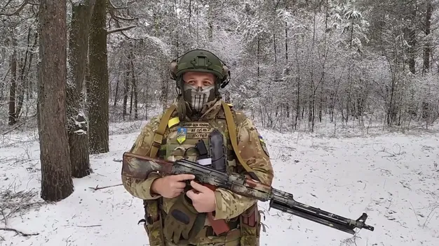 Бійці Волинської тероборони показали, як патрулюють кордон в засніжених лісах (відео)