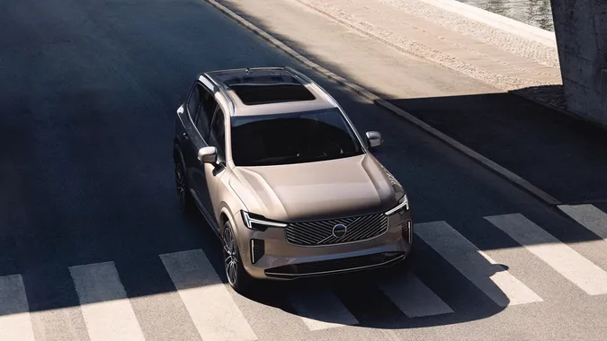 Volvo XC90: що робить цей кросовер універсальним вибором для родини?