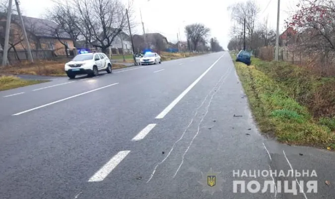 Йшла поза переходом: у Сокиричах авто наїхало на жінку