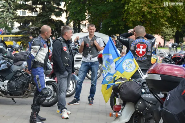 На Театральній площі Луцька зібралися байкери