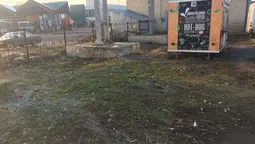 У Луцьку підприємці та водії маршруток захаращують територію біля "Слона" (фото)