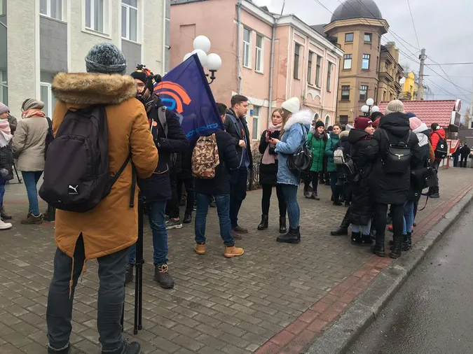 У центрі Луцька студенти вимагають пільговий проїзд (фото, оновлено)