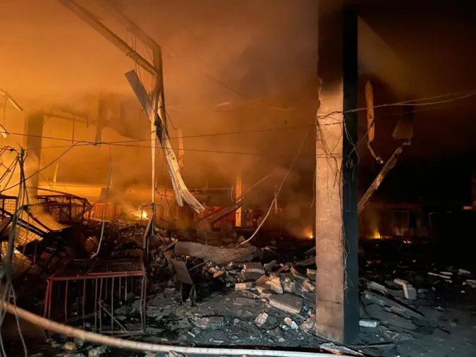 У Дніпрі ворожі безпілотники вдарили по логістичному підприємству (фото)