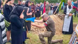 На Волині громада попрощалася з загиблим на Донеччині захисником Андрієм Денисюком