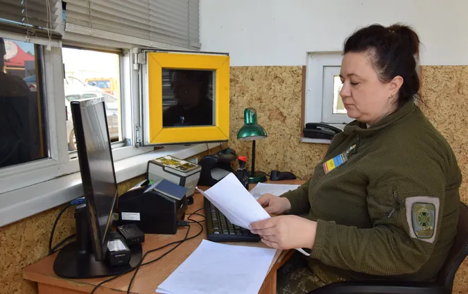 В «Устилузі» та «Ягодині» зловили п'ятьох чоловіків в фальшивими документами (фото)