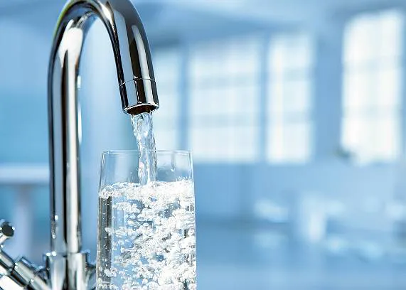 Луцькі комунальники працюють над відновленням водопостачання у місті