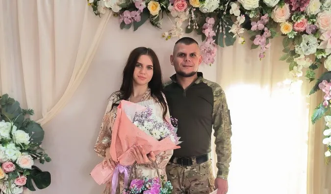 На Волині військовий побрався зі своєю коханою (фото)