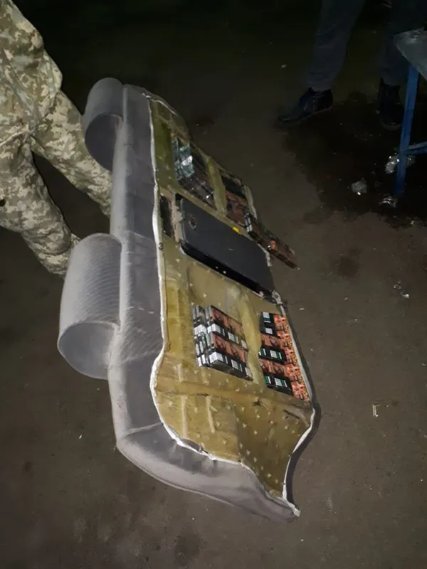 У «Домановому» у білоруса конфіскували цигарки і автомобіль (фото)
