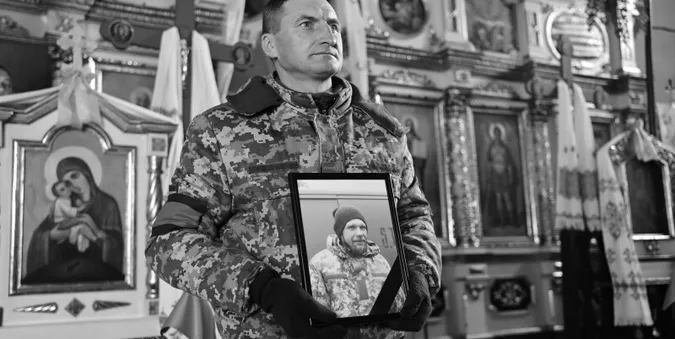 Луцька громада попрощалася із померлим від поранень Романом Мельничуком (фото)