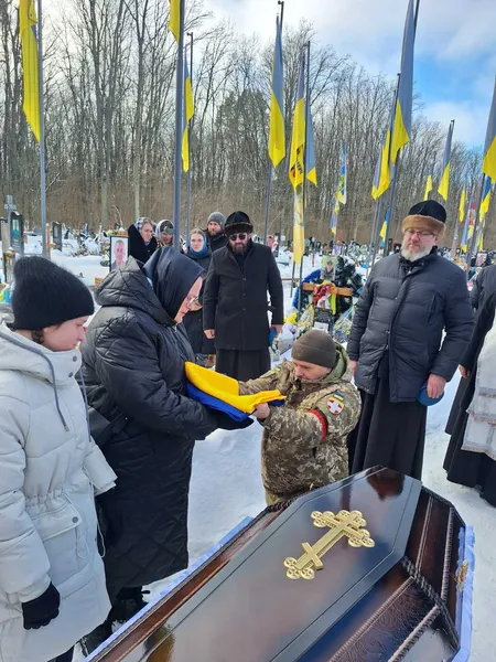 На Волині провели в останню дорогу 42-річного воїна з Волині Валерія Михальського (фото)