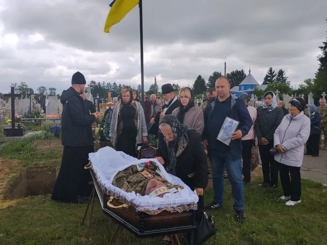 На Волині в останню дорогу провели Героя Олександра Дмитрука(фото)