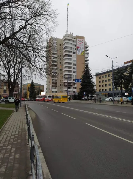 У центрі Луцька з'явилися нові дорожні знаки