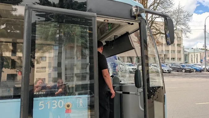У центрі Луцька автобус врізався в маршрутку (фото, відео)