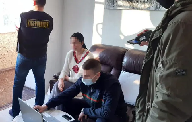 У Львові затримали 27-річну волинянку, яка знімала і розповсюджувала порно
