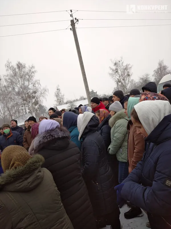 «Доктор Саша»: через невакцинованого фельдшера селяни перекриють трасу Ковель-Брест (відео)