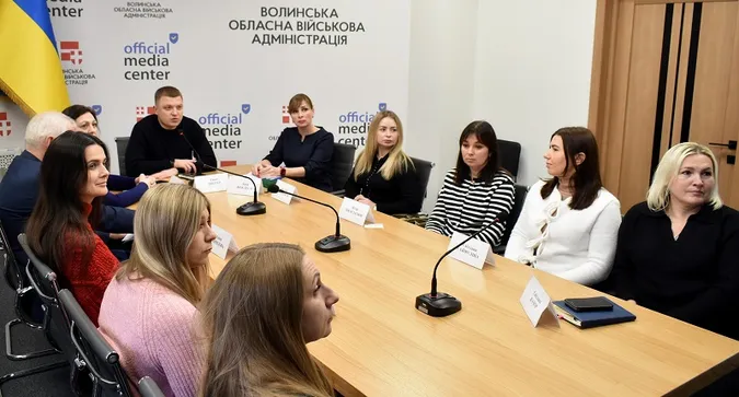 У Луцьку заступник начальника ОВА Шкітер зустрівся з матерями та дружинами військових (фото)