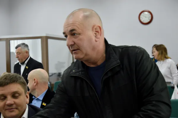 У Луцькій міській раді стало на одну фракцію менше
