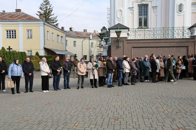 Небо плакало: Луцьк навколішки прощався з загиблим на Курщині бійцем Віктором Калеником