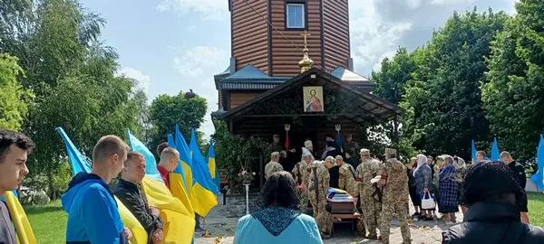 На Волині провели в останню дорогу молодого воїна Артема Мулявку (фото)
