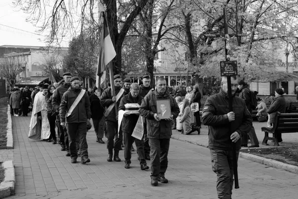 У Луцьку попрощалися із загиблим на війні Героєм (фото)
