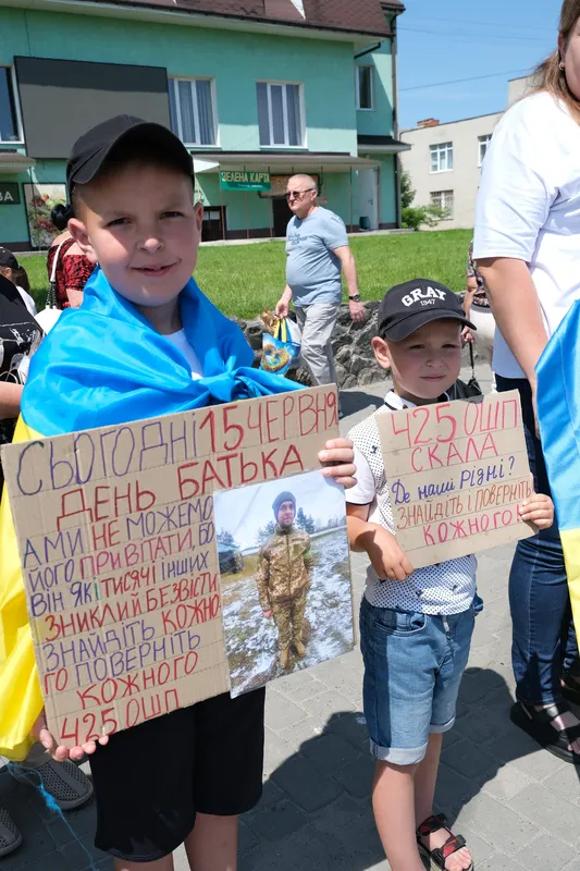 У місті на Волині відбувся автопробіг на підтримку військовополонених і зниклих безвісти (фото)