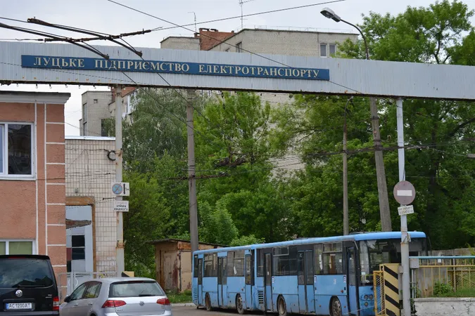 Лучани обговорення росту ціни за проїзд у тролейбусах проігнорували (фото)