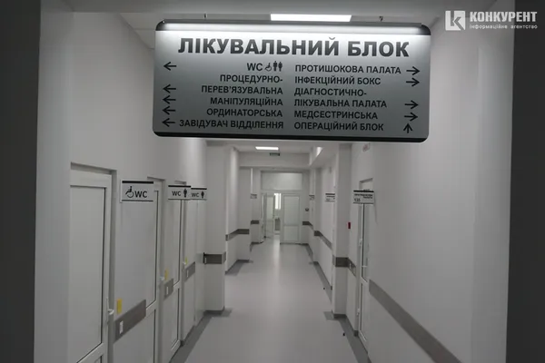 Сучасні коридори виглядають так солідно, що в лікарні можна знімати фільми про медиків