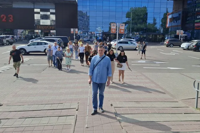 Дискримінація незрячих? – у Луцьку пройшла нова хода безбар’єрності (фото)