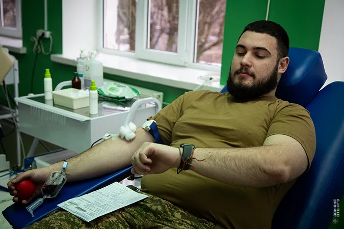 Донорство, що рятує життя: волинські нацгвардійці долучилися до здачі крові (фото)