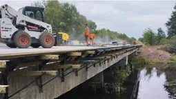 На Волині ремонтують 54-метровий міст через річку (фото)