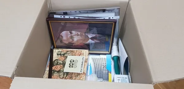 Чиновник виклав у мережі спаковані особисті речі