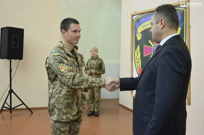 У луцькому «політесі» студентам вручили погони (фото)