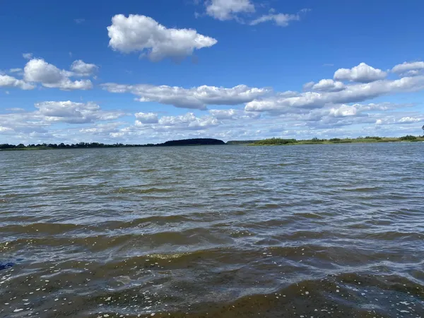 Прозора вода під безкраїм небом: показали краєвиди озера на Волині (фото)
