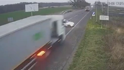 Фура рознесла легковик за секунду: показали шокуюче відео смертельної аварії на Волині