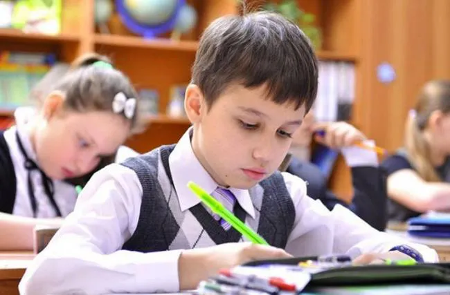 Чи повернуться луцькі школярі за парти після канікул