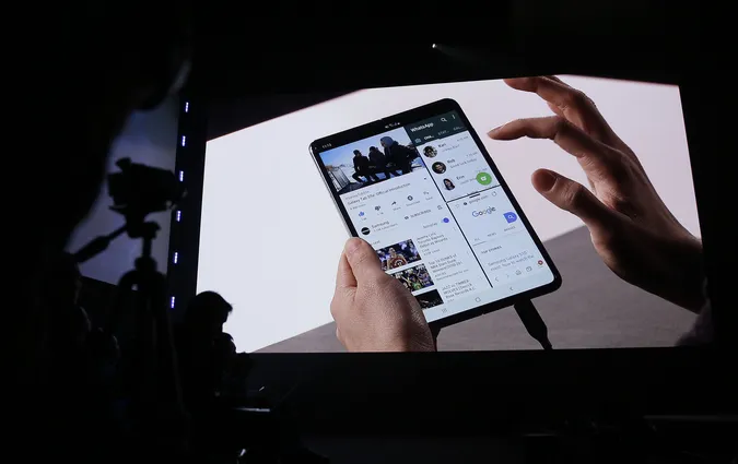 Samsung презентувала смартфон, який гнеться (відео)