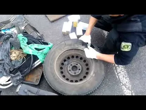 На Волині затримали авто, «нашпиговане» контрабандою (фото, відео)
