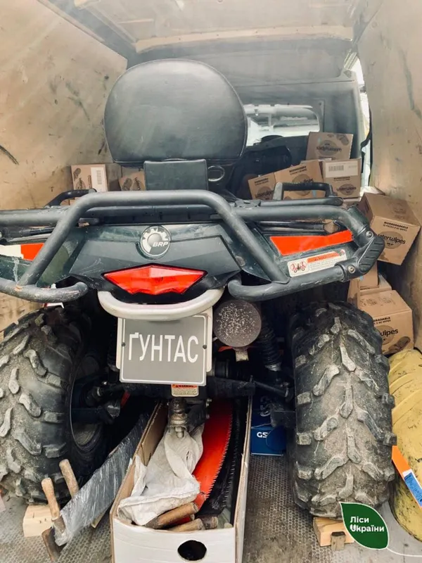 Автодуш, квадрокоптери, продукти: лісівники Волині передали «великодній кошик» для бійців