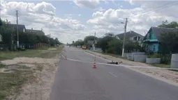 На Шаччині авто збило жінку з дитиною на велосипеді – вони в лікарні