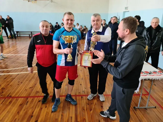 У щорічному волейбольному турнірі у Підгайцях перемогли рятувальники (фото)